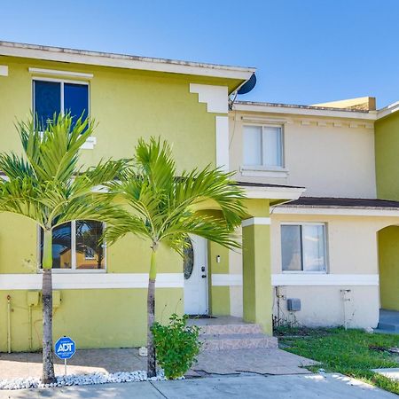 Opa-Locka Townhome, 15 Mi To Miami Beach! Екстериор снимка