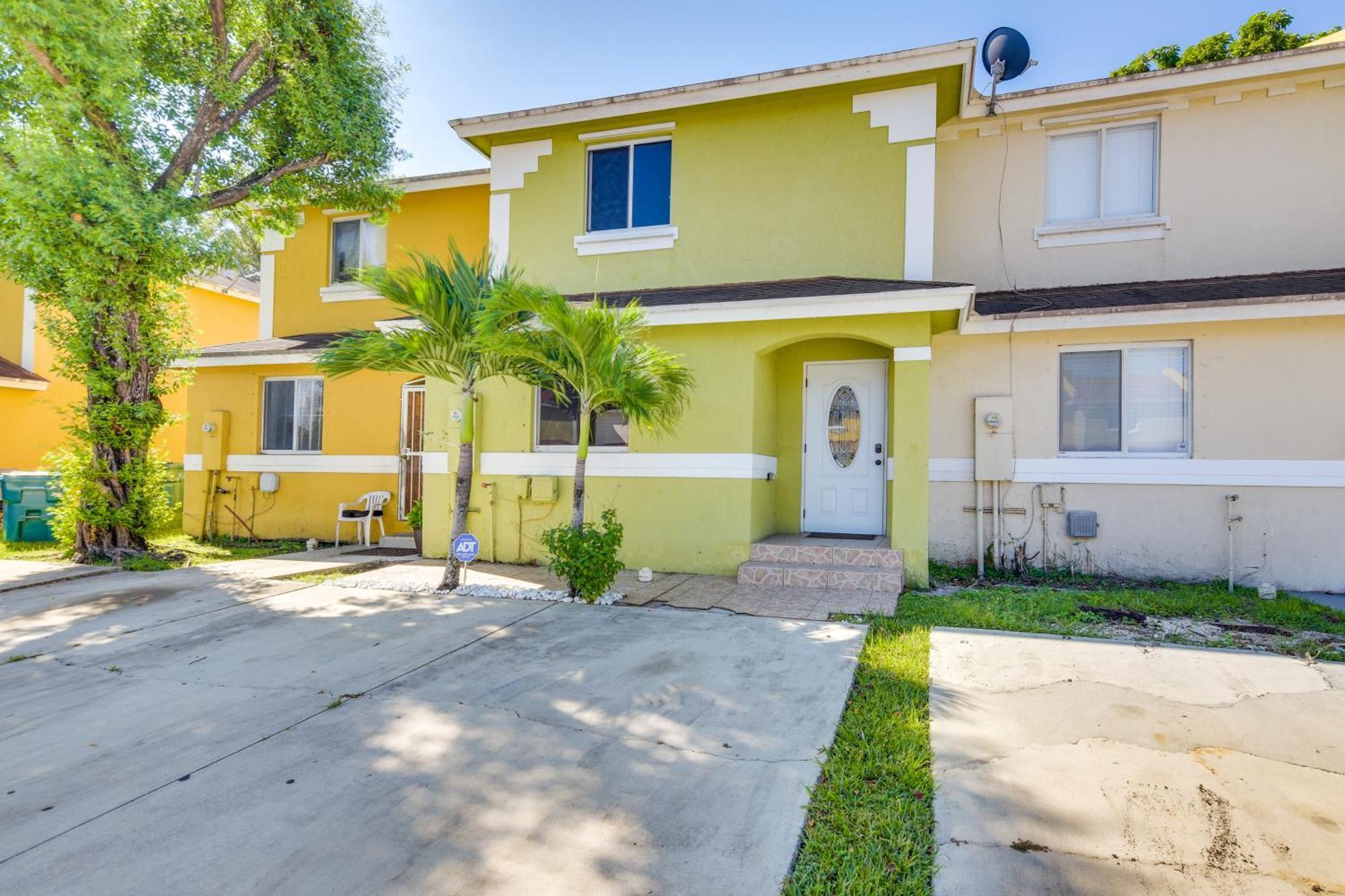 Opa-Locka Townhome, 15 Mi To Miami Beach! Екстериор снимка