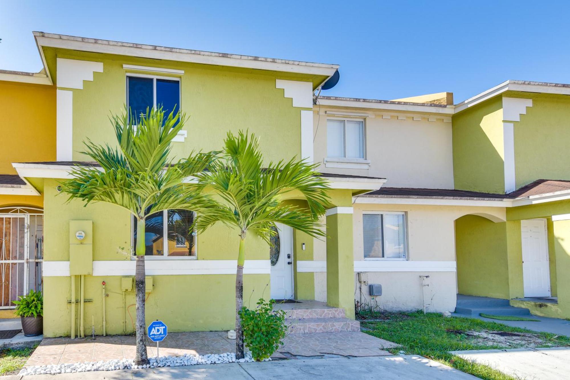 Opa-Locka Townhome, 15 Mi To Miami Beach! Екстериор снимка