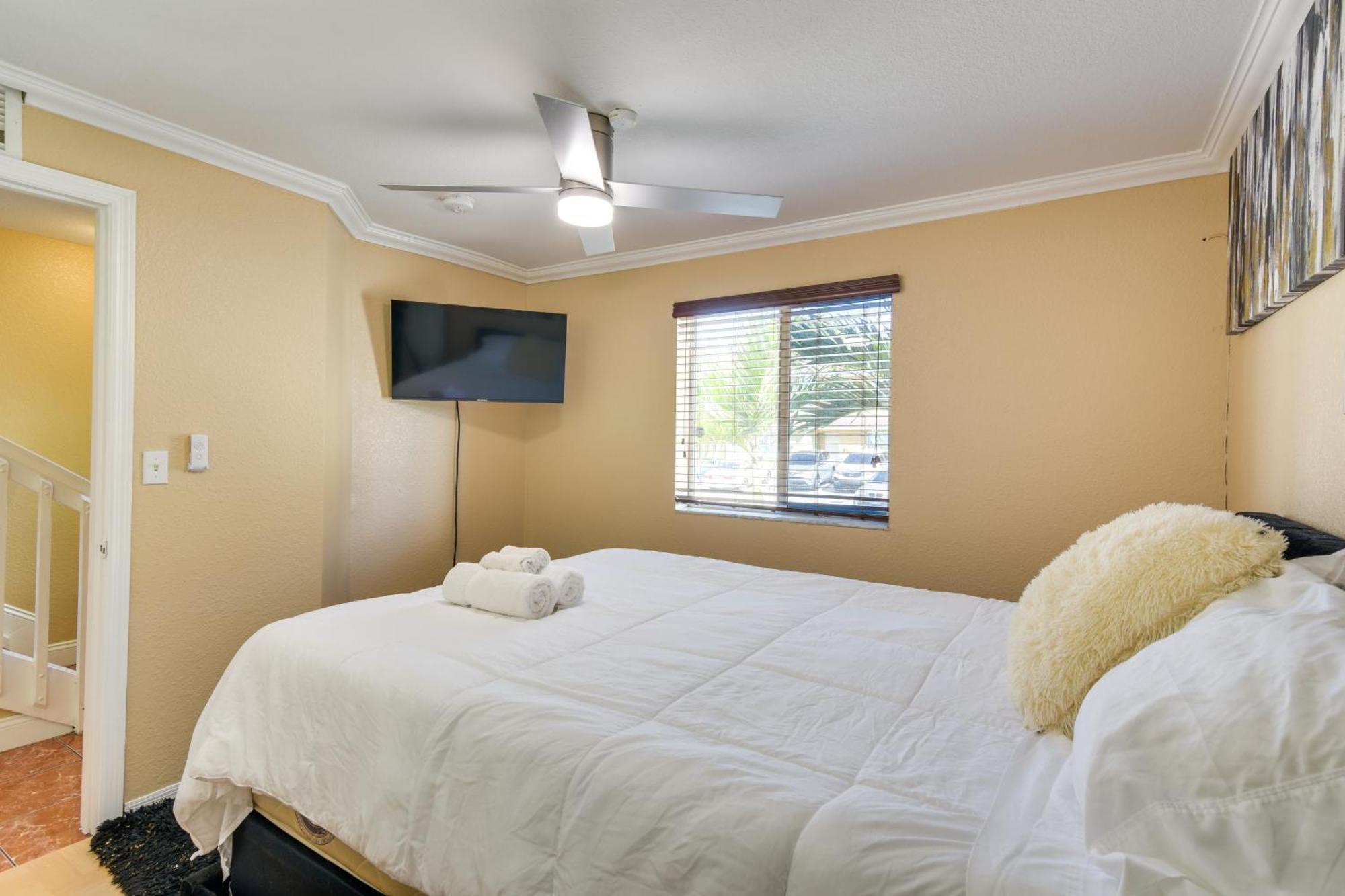 Opa-Locka Townhome, 15 Mi To Miami Beach! Екстериор снимка