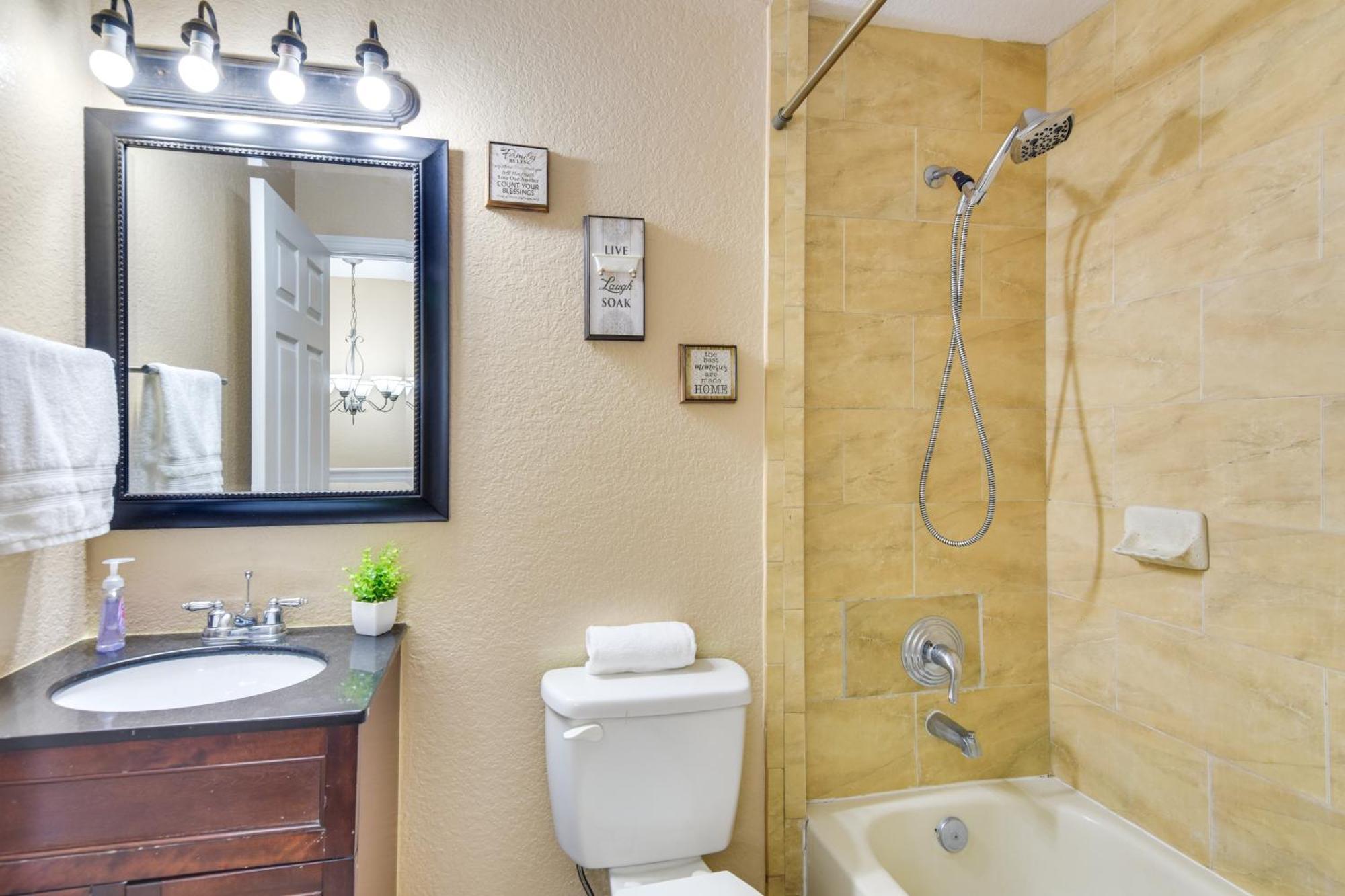 Opa-Locka Townhome, 15 Mi To Miami Beach! Екстериор снимка