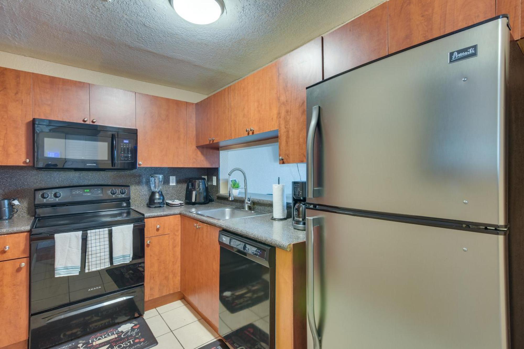 Opa-Locka Townhome, 15 Mi To Miami Beach! Екстериор снимка