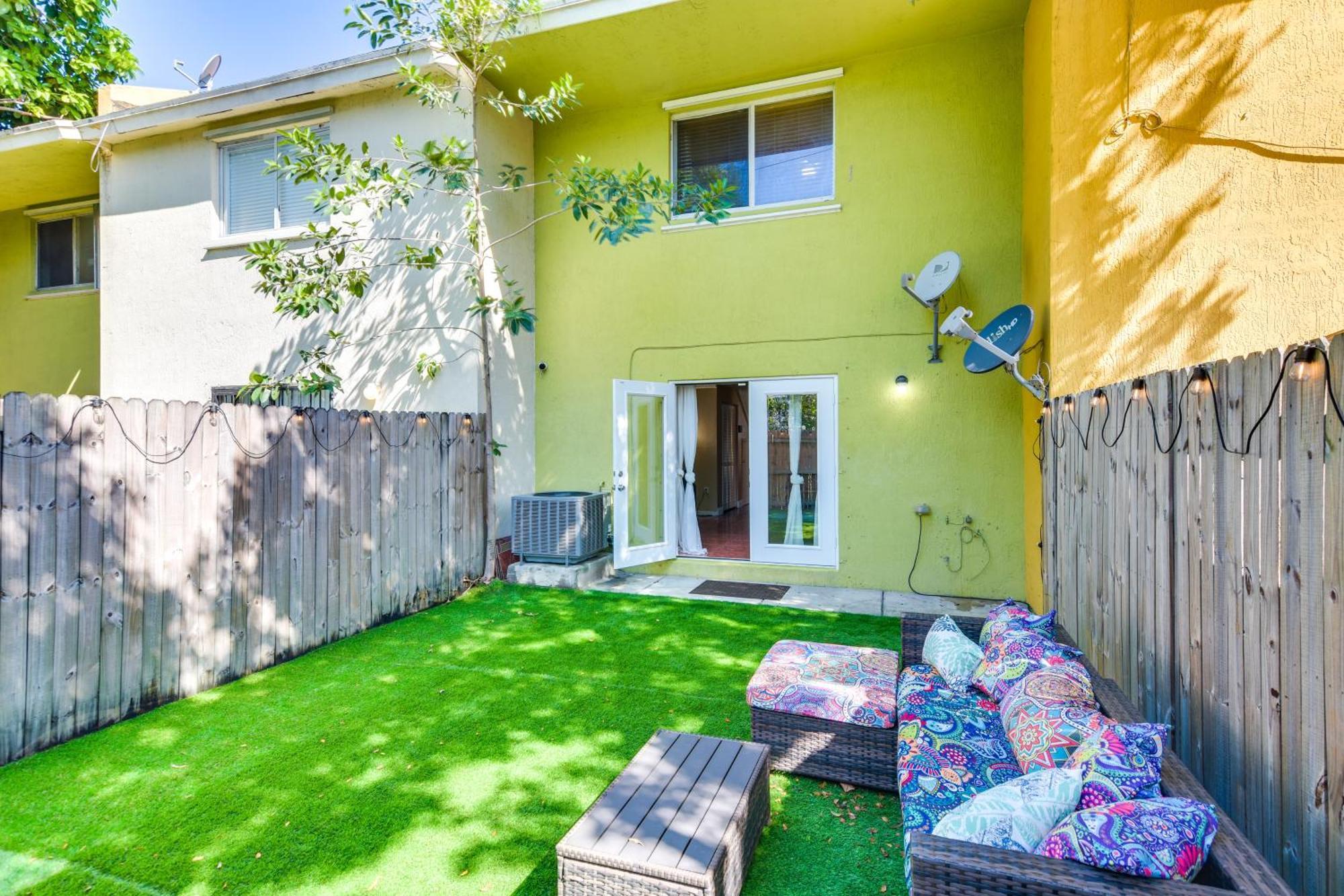 Opa-Locka Townhome, 15 Mi To Miami Beach! Екстериор снимка