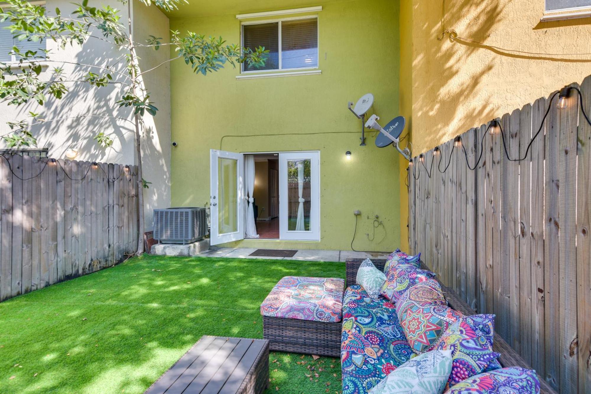 Opa-Locka Townhome, 15 Mi To Miami Beach! Екстериор снимка